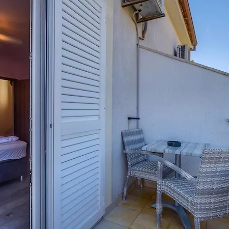 With A Parking Space بيت ضيافة مالي لوشينغْ