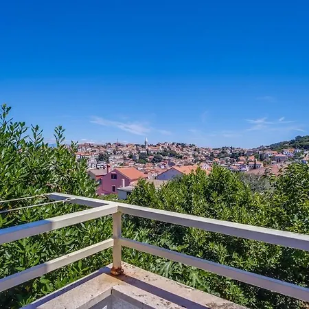 بيت ضيافة With A Parking Space