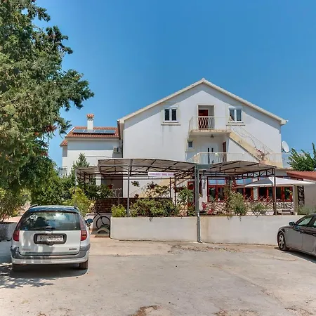 With A Parking Space Pensjonat 3*