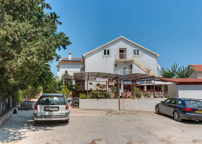 With A Parking Space Konukevi 3*